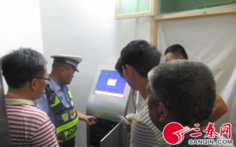 陜西省大荔大隊(duì)羌白中隊(duì)開展校車安全座談會(huì)暨警營開放日活動(dòng)