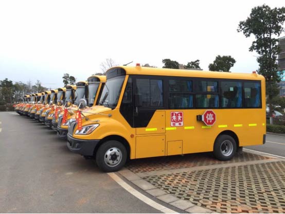 高品質校車織錦 規范化管理添花——“雷鋒校車”模式解析