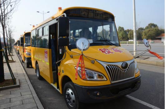 高品質校車織錦 規范化管理添花——“雷鋒校車”模式解析