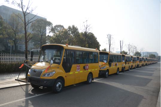 高品質校車織錦 規范化管理添花——“雷鋒校車”模式解析